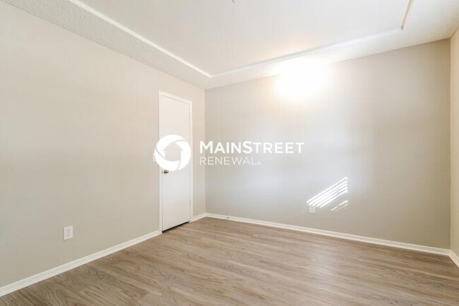 Building Photo - 1113 N Patterson Dr