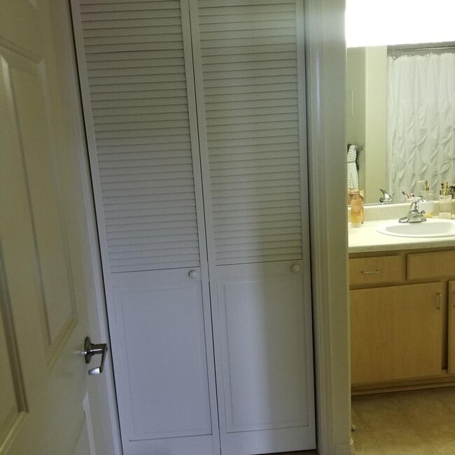 Building Photo - Seabreeze Apartment Homes - www.seabreezeapartmentslompoc.com