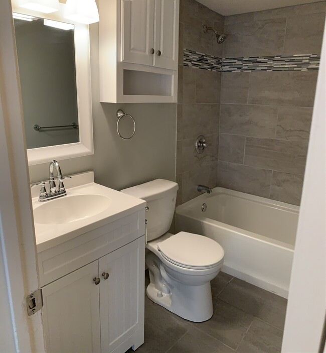 Building Photo - 2428 W Savannah Villa Oaks