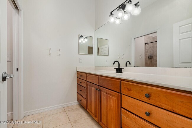 Building Photo - 2415 Grassmere Dr