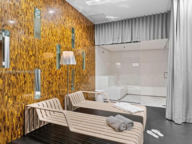 Building Photo - 2000 Metropica Wy