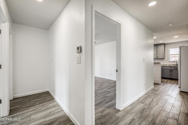 Building Photo - 5729 Saplinas Rd