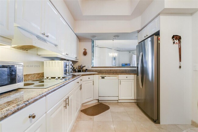 Building Photo - 8925 Collins Ave