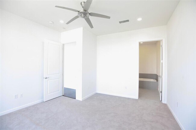 Building Photo - 4820 Caroline St