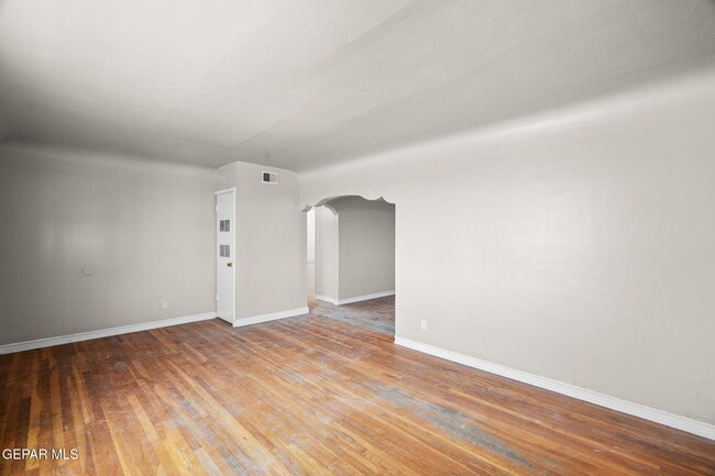 Building Photo - 3125 Van Buren Ave