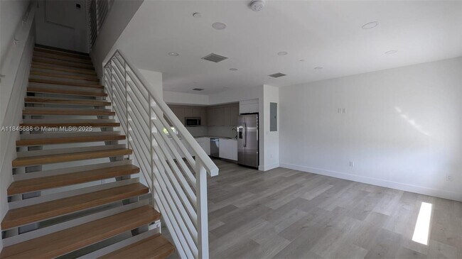 Building Photo - 816 84th St
