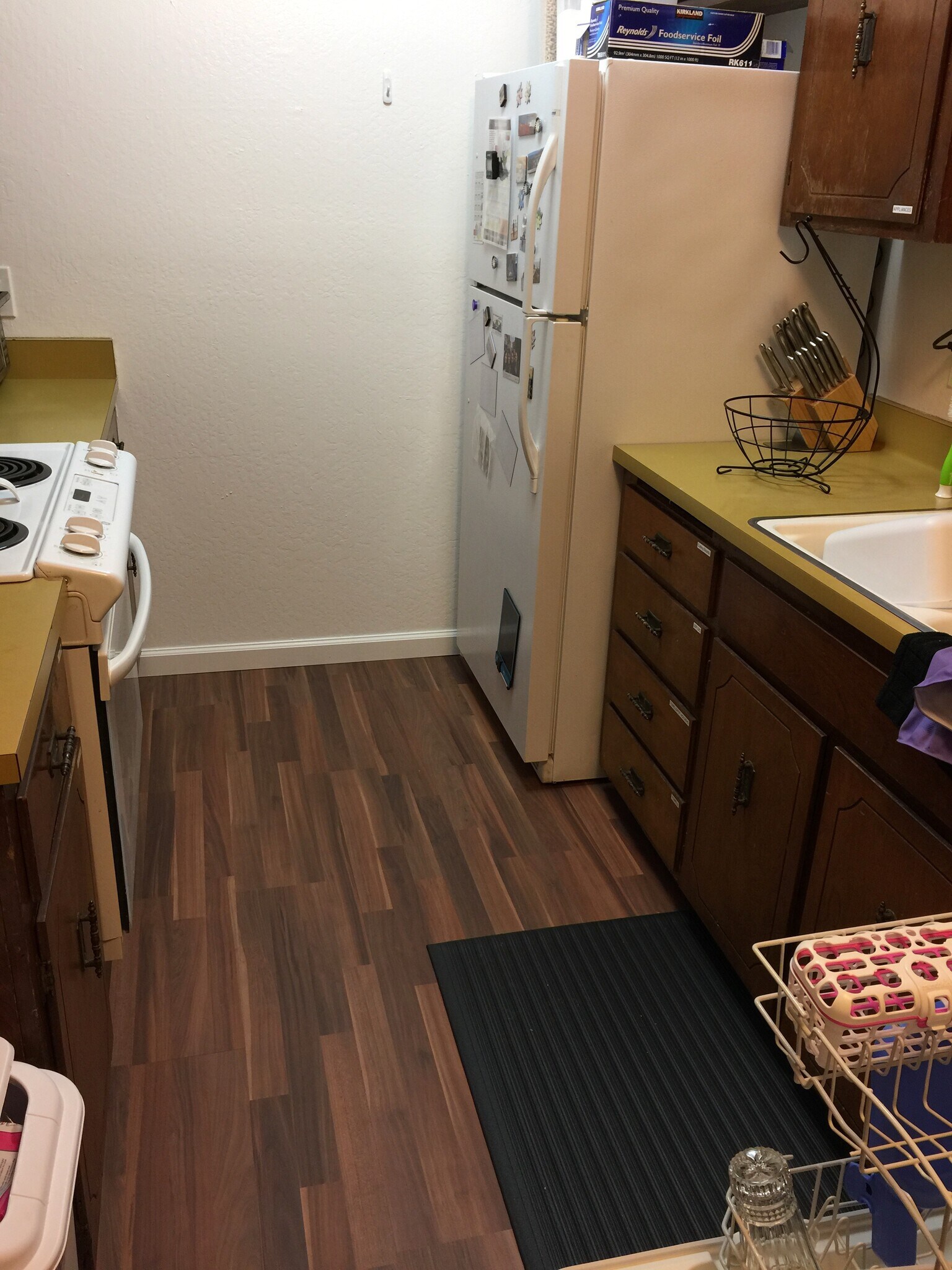 Kitchen Area - 4828 Cowell Blvd