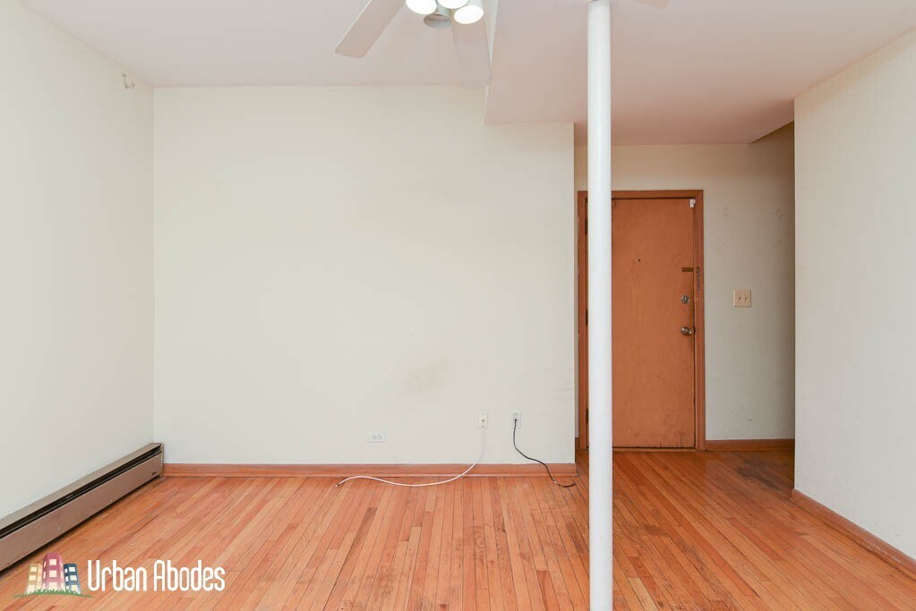 Building Photo - 604 W Barry Ave