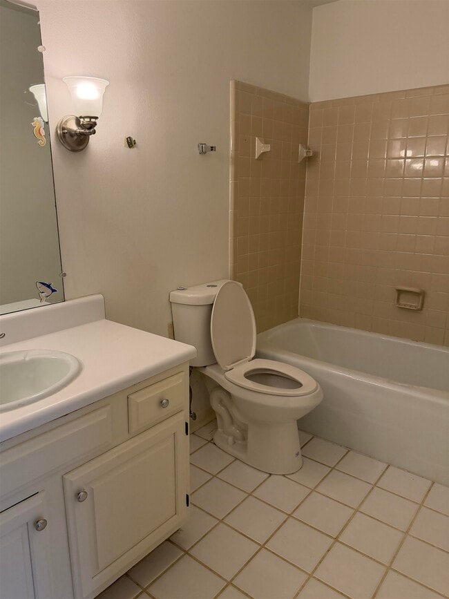 Building Photo - 1932 Shady Oaks Dr