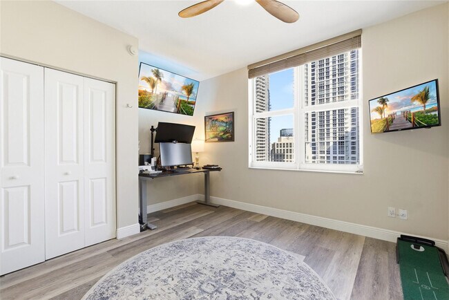 Building Photo - 511 SE 5 Ave