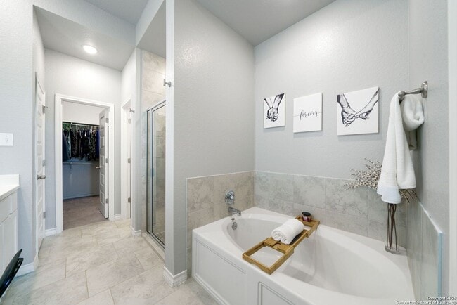 Building Photo - 4 Bedroom/3 Bath Ventana Subdivision