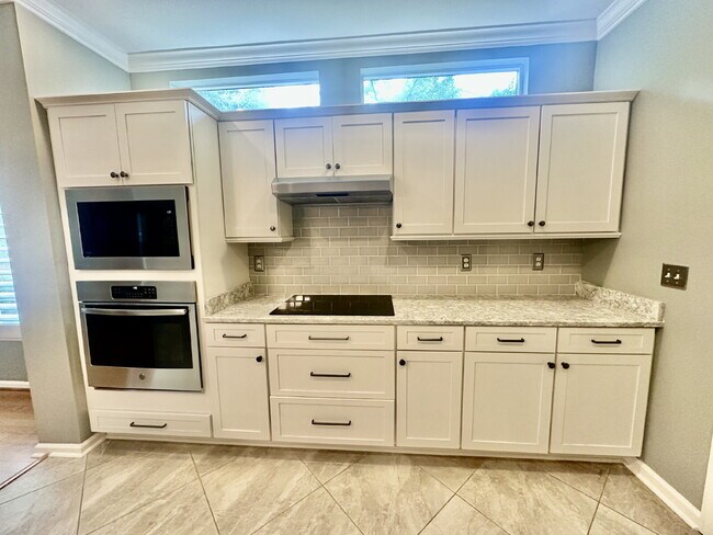 Building Photo - Spacious Open Floor Plan Home in Sun City!