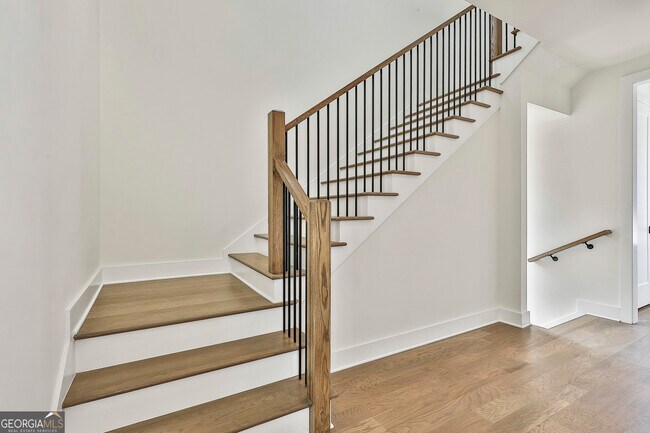 Building Photo - 940 Laurel Brooke Ave