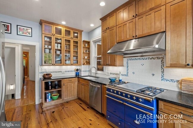 Building Photo - 260 15th St SE