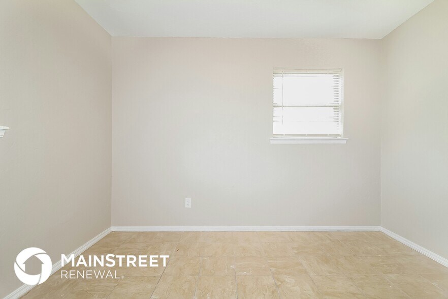 Building Photo - 813 Hampton Rd