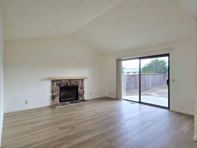 Building Photo - Spacious Home with Open Floorplan, Fresh P...