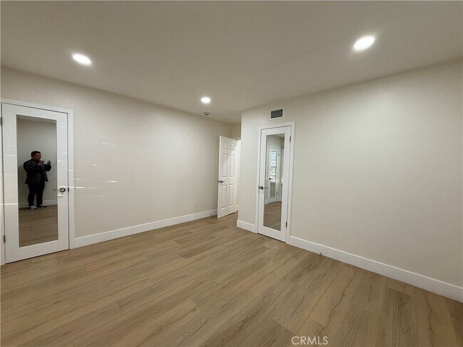 Building Photo - 9123 Woodley Ave