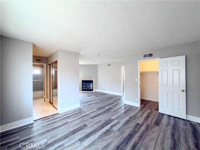 Building Photo - 3101 Plaza del Amo