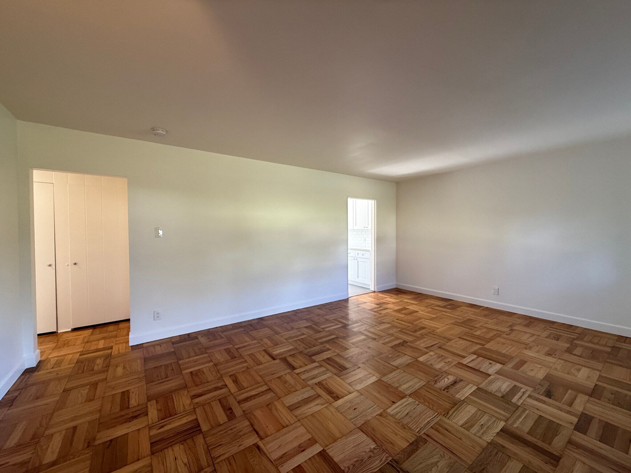 Building Photo - 5262 Village Grn