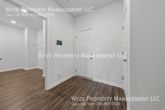 Building Photo - 283 Shubert Dr