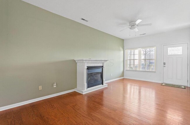 Building Photo - 408 Fuller's Cir