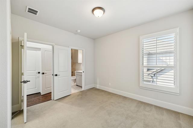 Building Photo - 204 Chisholm Trail