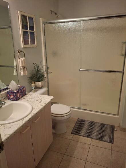 Building Photo - 1606 Campos Dr