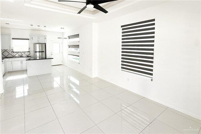Building Photo - 1600 Angelina Dr