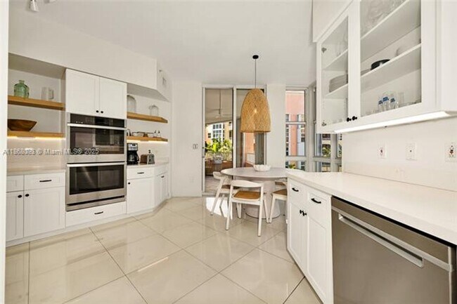 Building Photo - 733 Crandon Blvd