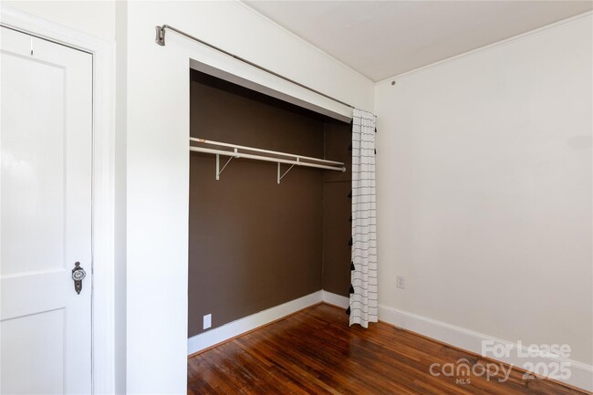 Building Photo - 3440 Oakwood Ave