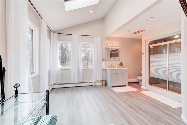 Building Photo - 441 Burlingham Rd