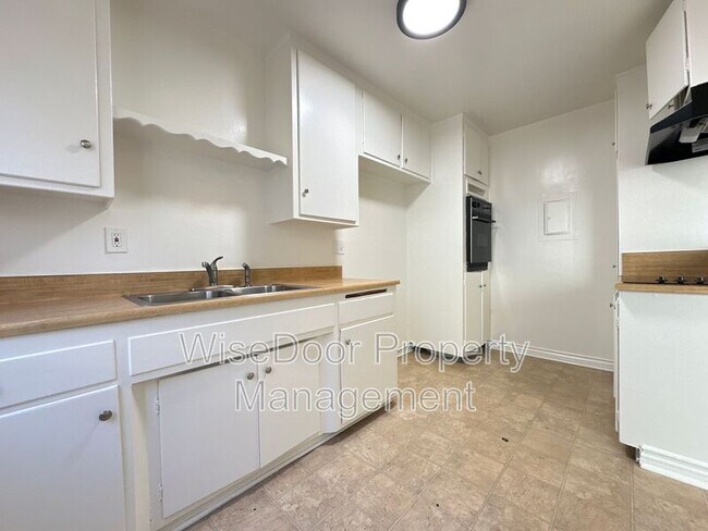 Building Photo - 14631 Christine Dr