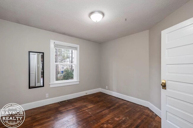 Building Photo - 1724 Legion Rd