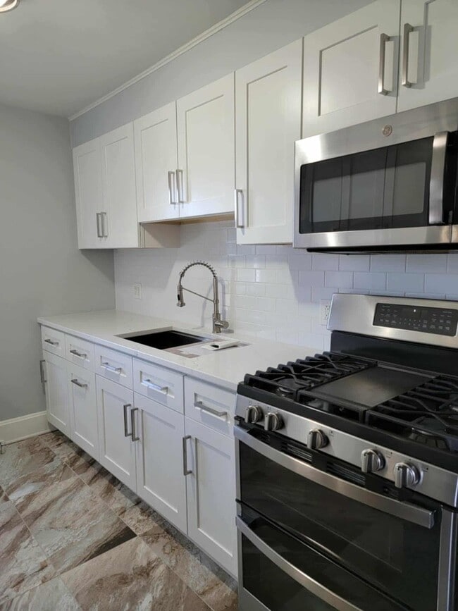 Building Photo - 4014 N Octavia Ave