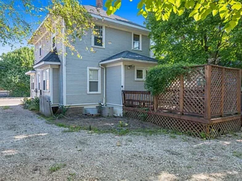 Building Photo - 441 Forest St