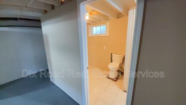 Building Photo - 717 N D St