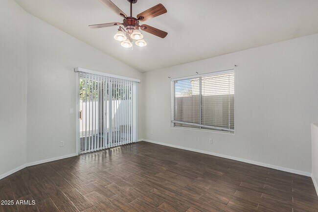 Building Photo - 1122 W Morelos St