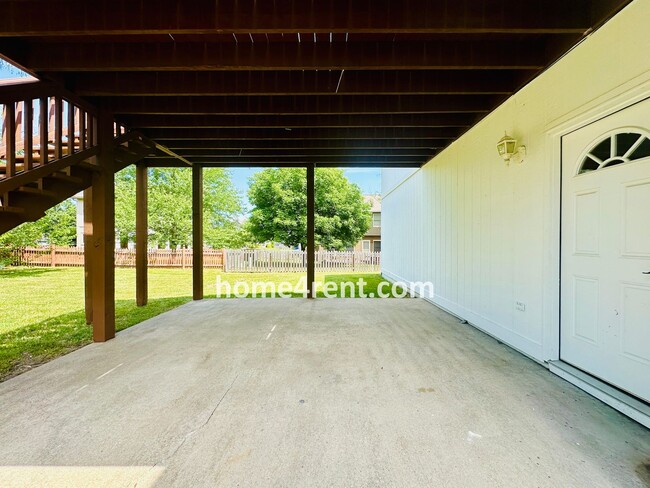 Building Photo - Brand New Paint, Wood Floors, Walkout Fini...