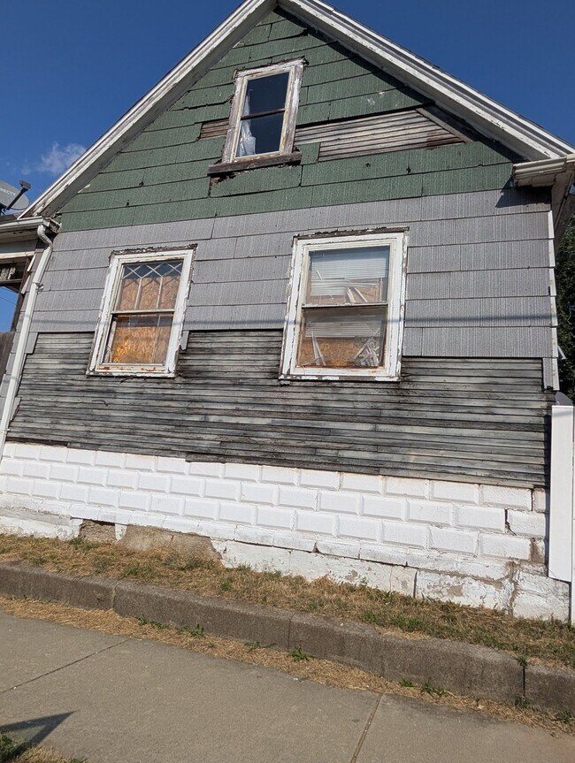 Building Photo - 422 S Louisa St