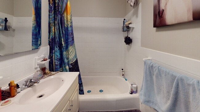 Building Photo - 15 University Rd