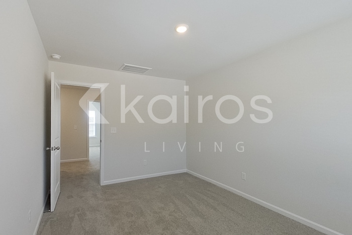 Building Photo - 2495 Banyon Cir