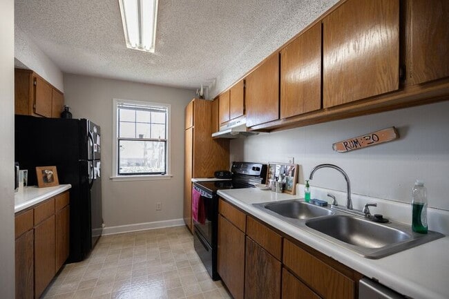 Building Photo - 290 Appleby Dr