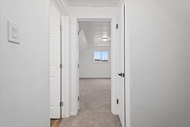 Building Photo - Renovated 4 Bed in Carrick