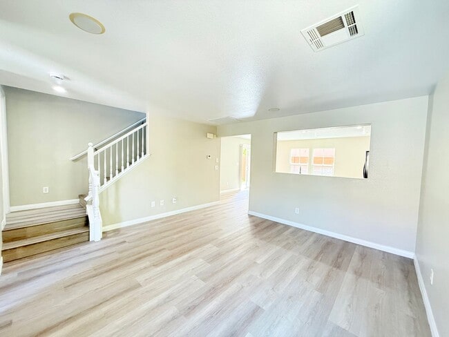 Building Photo - Cozy and charming 3-bedroom, 2.5-bath home