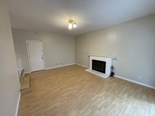 Building Photo - $3990 / GORGEOUS 4 BEDROOM SINGLE STORY HOME IN CABRILLO AREA OF NORTH FREMONT