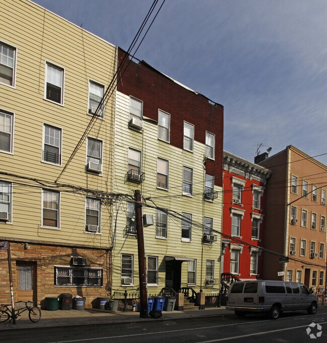 Flatiron 90 Berry St Brooklyn NY 11211 Apartment Finder