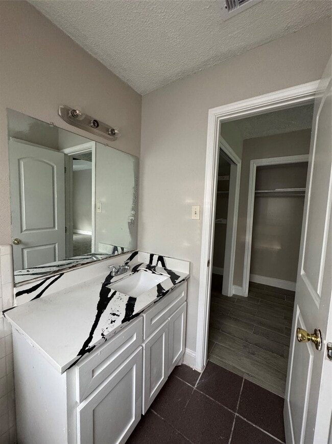 Building Photo - 8100 Leonora St