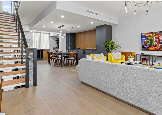 Building Photo - 1055 99th St