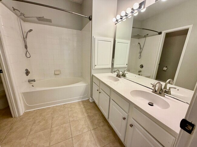 Building Photo - 10208 Roundleaf Dr