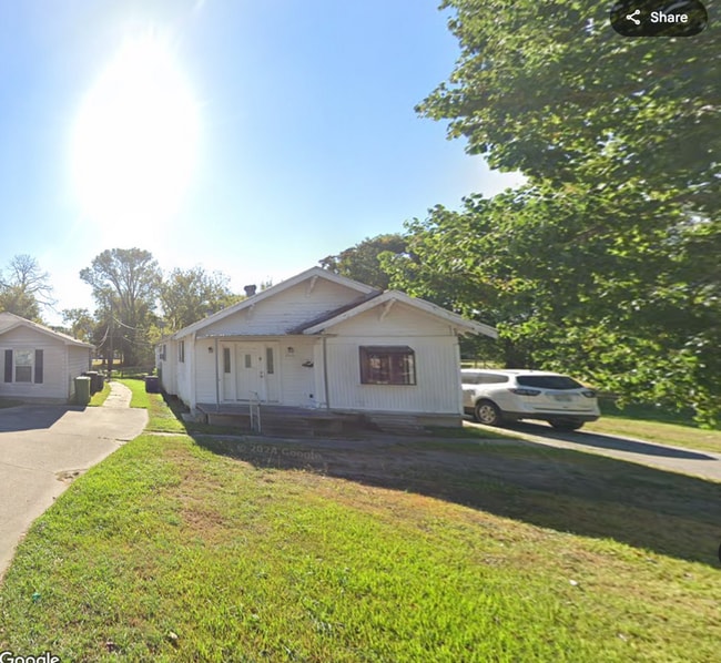 Primary Photo - 2820 Thomas Blvd